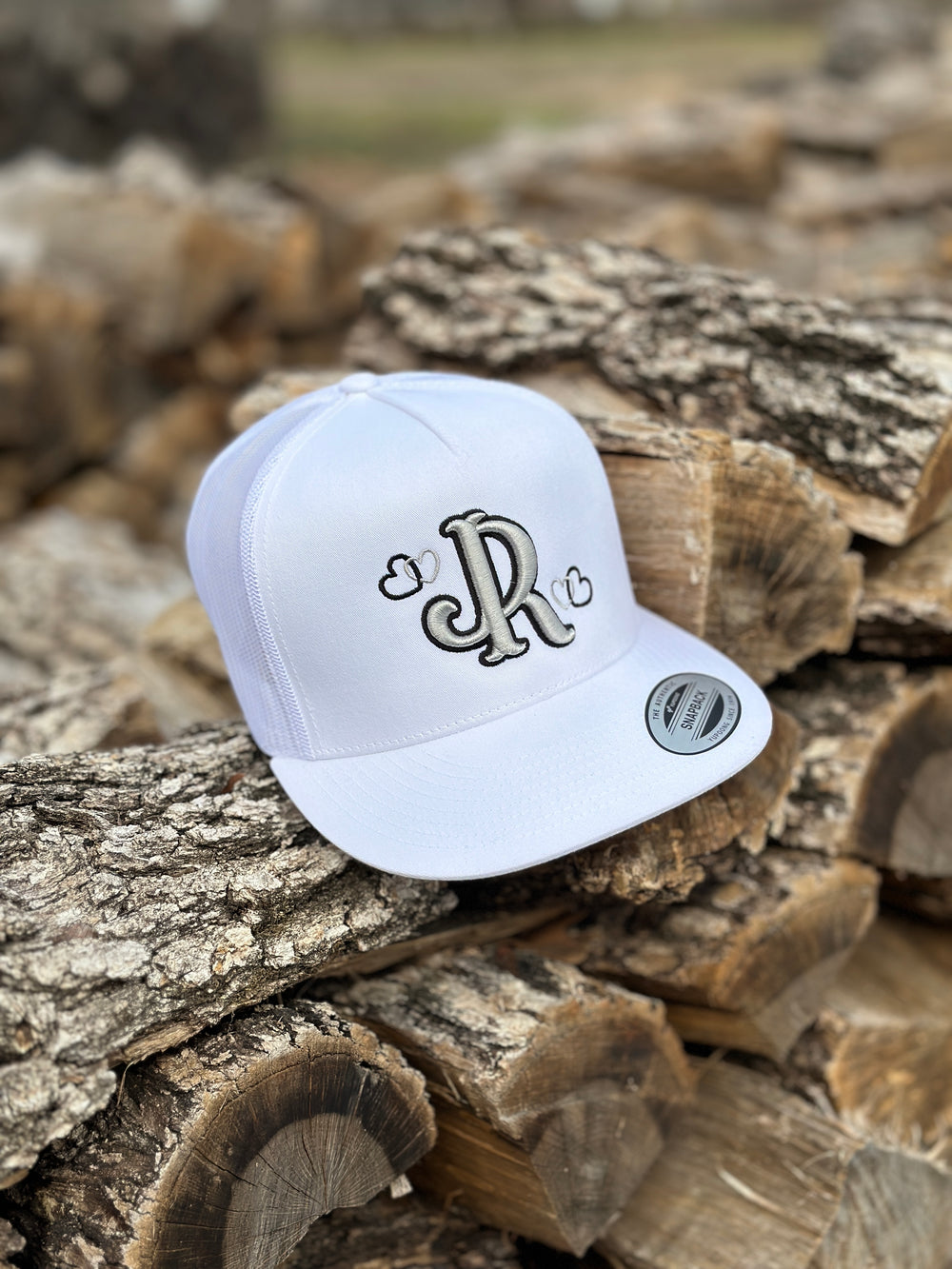 WHITE/GREY VDAY CAP